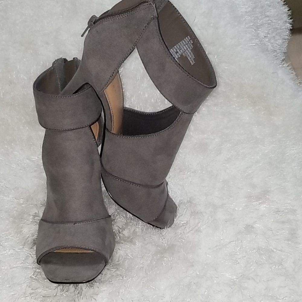 Lauren Conrad peep toe high heeled shoes